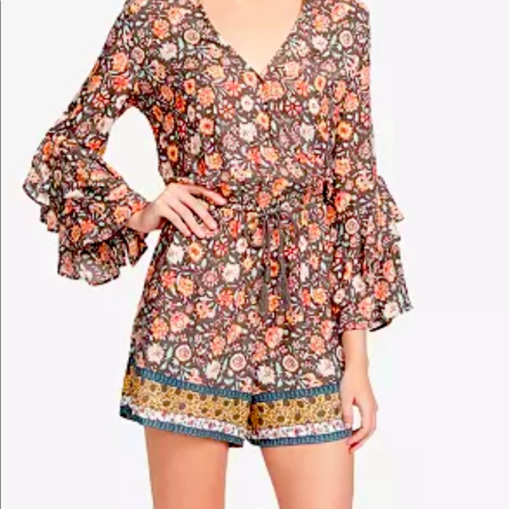 NWT Never wore Jessica Simpson Floral Romper SzSm